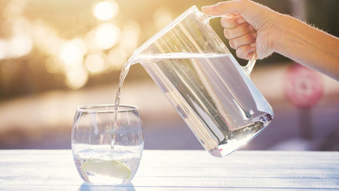 الماء: أسهل طريقة للتغلب على الوزن الزائد واكتساب الرشاقة!