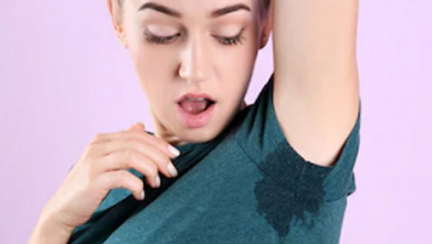 مع اقتراب فصل الصيف.. نصائح مهمة لتخفيف التعرق الزائد وإحراجه