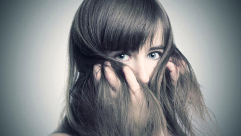 هذه أسباب للشيب المبكر...