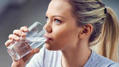 أيهما أفضل لصحتك؟ الماء البارد أم الماء الدافئ؟