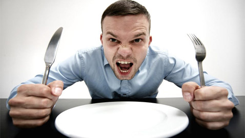 12 سببا وراء شعورك الدائم بالجوع حتى بعد تناول الطعام