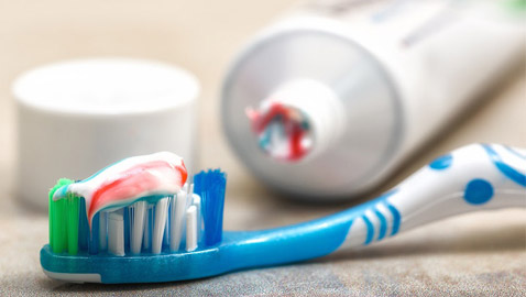 حقائق مخيفة عن فرشاة الأسنان.. نصائح لكيفية حماية أسنانك!