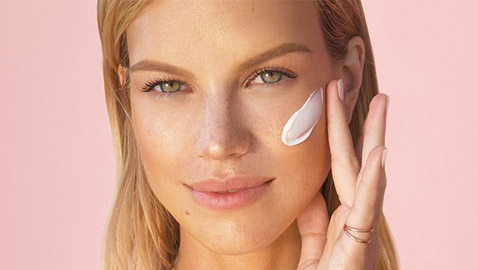 أبرز 15 نصيحة وعادة تجميلية للعناية بجمالك وبشرتك وشعرك