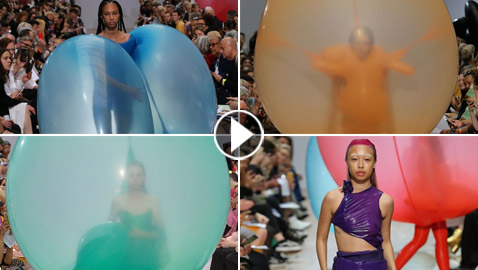عارضات أزياء يرتدين بالونات منفوخة ملونة تتحول لأزياء بعد تفريغها!
