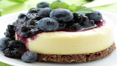 طريقة تحضير تشيز كيك البلوبري بدون فرن لأطيب وأشهى الحلويات الباردة