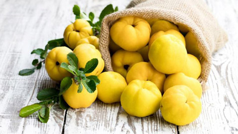 يُقال إنها سبقت التفاحة.. ما هي فوائد هذه الفاكهة؟!