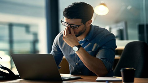 العمل 10 ساعات متواصلة يوميا كارثة صحية.. والسبب؟!