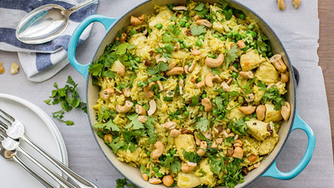 وجبة مميزة من مطبخ فرفش: الأرز الهندي بالدجاج والكاري والكاجو 