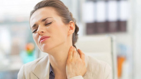 هذه النصائح تجنبك آلام الرقبة.. 