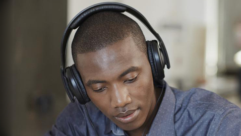  احذروا.. سماعات الرأس الحديثة تدمر السمع!