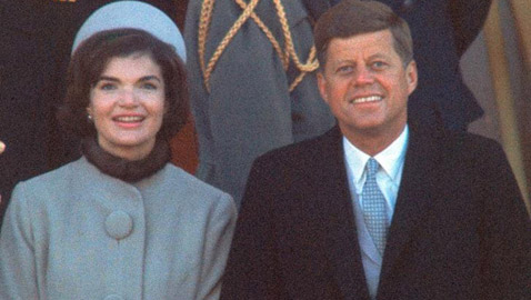 اختفت بعد حادث إطلاق النار.. ما سر تصميم قبعة جاكلين كينيدي؟