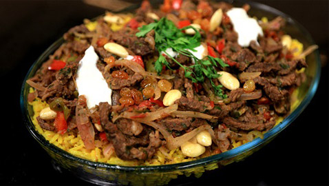 وجبة لذيذة في العيد.. فتة الشاورما على الطريقة السورية