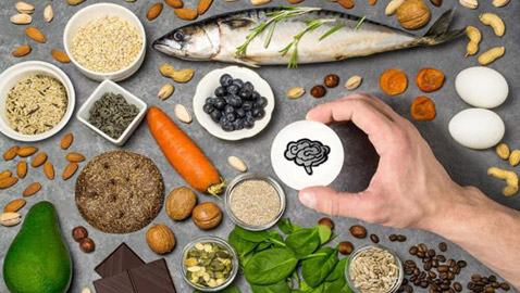 لا تستغنِ عنها.. 6 أطعمة تحمي عقلك من التلف