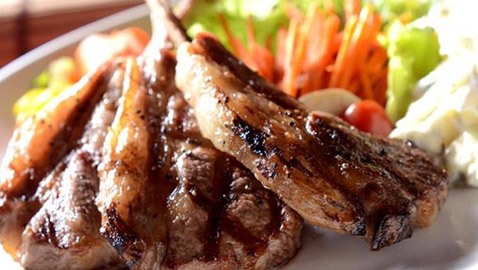  اللحوم المشوية.. المزيج المتوازن بين الفوائد والنكهة