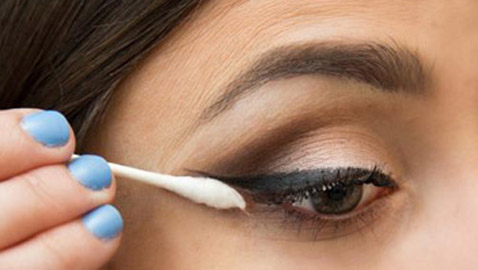 أعواد الأذن القطنية.. 5 استخدامات قد لا تخطر على بالك