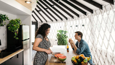 هكذا بنى زوجان منزل الأحلام بمبلغ لا يُقارن بقيمته