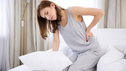 9 أشياء تسبب لك الألم في ظهرك صباحاً.. إليك الطريقة الصحيحة للتعامل معها