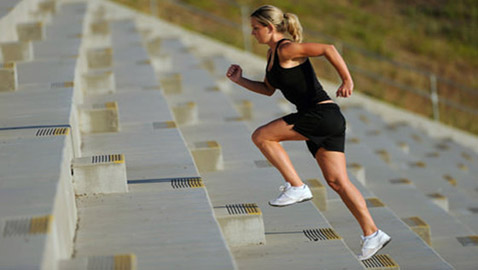 4 فوائد صحية لتمرين تسلق السلالم