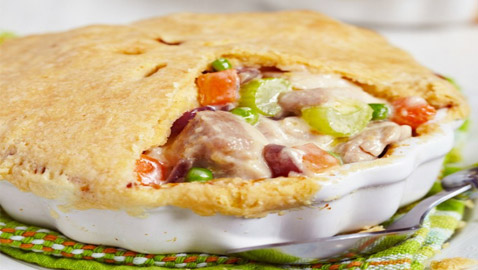 طريقة تحضير فطيرة الدجاج بالخضار الشهية والمغذية