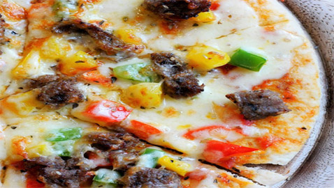 إليكم طريقة تحضير بيتزا باللحم على الطريقة الأمريكية