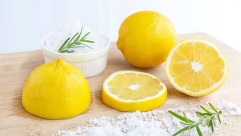 ليمونة ورشة ملح.. الحل السحري لمنزل خالٍ من الجراثيم!