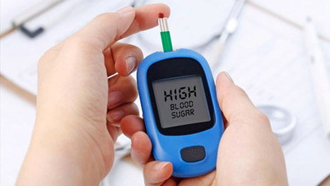 10 علامات على ارتفاع مستوى السكر في الدم ينبغي الحذر منها!