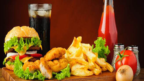 هذه حقيقة مكونات الوجبات والمشروبات السريعة ومخاطرها