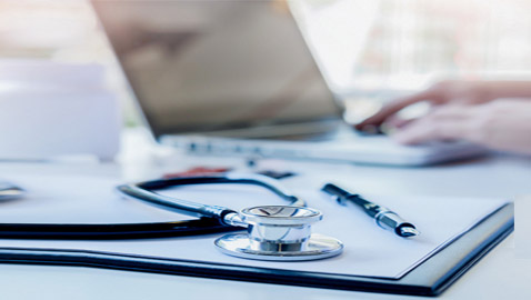 تشخيص الأمراض عبر جوجل.. حل مثالي أم خطأ شائع؟