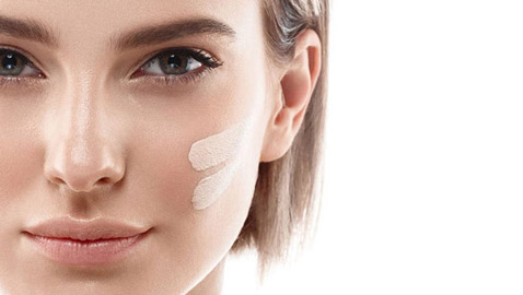 كيف تعرفين أن بشرتكِ حصلت على كفايتها من الترطيب؟