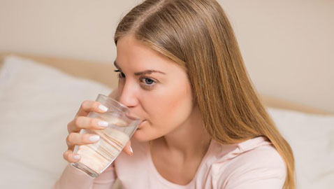 5 علامات على أنك تشرب ماء أكثر من اللازم