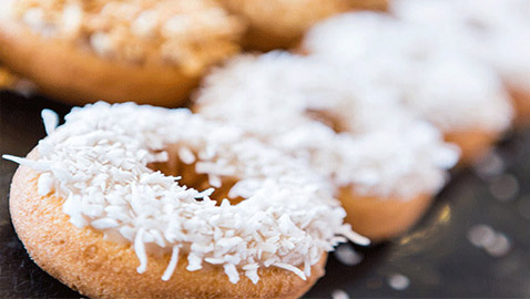 إليكم طريقة تحضير دونات جوز الهند لمرضى السكري الشهي والسهل