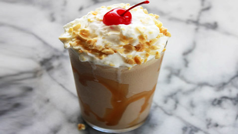 طريقة عمل ميلك شيك السنكرز السهل والشهي والطيب