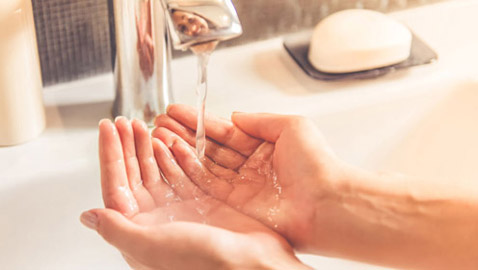 ردد اغنية عيد الميلاد مرتين اثناء غسل يديك لتقضي على البكتيريا!