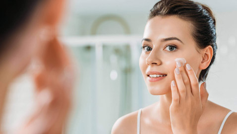 4 حلول تُعيد إلى البشرة نضارتها في ختام 2019