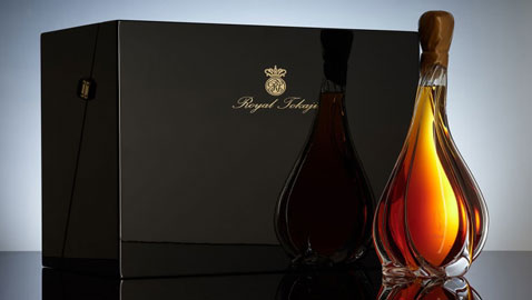 إنتاج أغلى زجاجة نبيذ في العالم... كيف صٌنعت؟