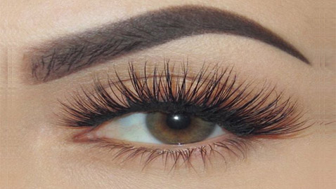 خلطات طبيعية لتطويل الرموش لجعلها طويلة وممتلئة ساحرة