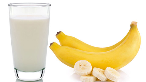 8 أطعمة يجب ألا تتناولها أبدًا مع الحليب ، وفقًا للأيورفيدا