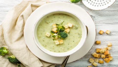 طريقة عمل شوربة البروكلي الغنية بالفيتامينات والعناصر الغذائية
