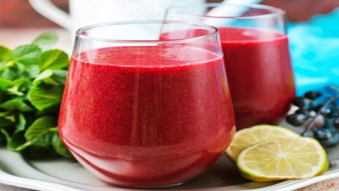 إليكم طريقة تحضير سموذي الليمون بالفراولة لزيادة المناعة