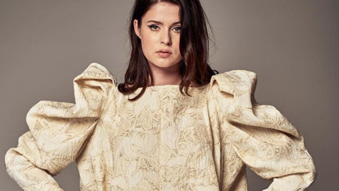 إطلالات رمضانية تمزج البساطة بالأناقة.. من تصميم مصري