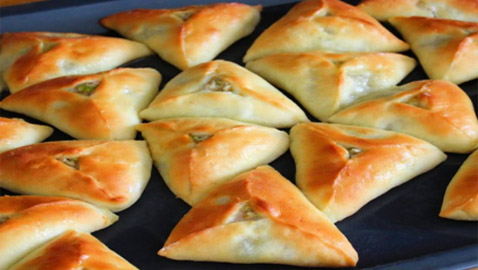 إليكم طريقة تحضير فطائر البطاطس المهروسة الشهية