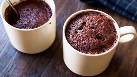 إليكم طريقة تحضير البراوني في كوب صغير وخلال 15 دقيقة فقط