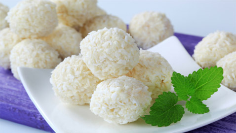 حلوى الرافاييلو وكرات جوز الهند في المنزل: وصفة سهلة ومكونات بسيطة