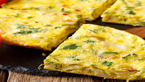 إليكم طريقة تحضير عجة بالبقدونس مشوية وصحية للسحور