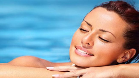 هكذا تساعدين بشرتكِ على الحماية من الشمس والتلوث