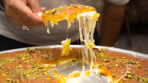 صنعها أهل نابلس في رمضان خصيصاً لمعاوية بن أبي سفيان.. قصة حلوى الكنافة