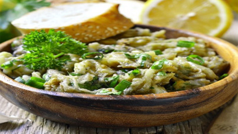 إليكم طريقة تحضير سلطة الباذنجان الطيبة والخفيفة للرجيم