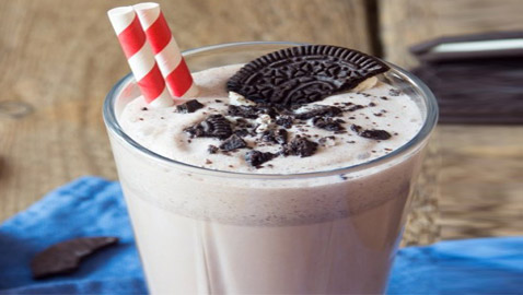 إليكم طريقة تحضير مشروب الأوريو البارد اللذيذ