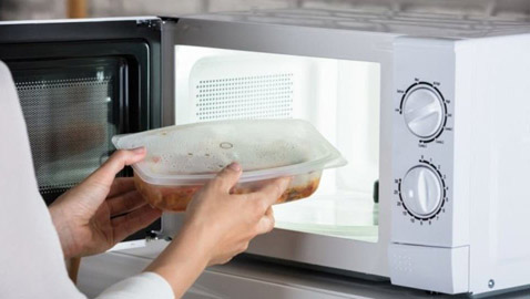 هل الميكروويف يقتل كورونا في الوجبات الجاهزة؟