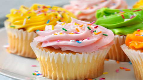 حلوى المناسبات السعيدة.. تعلموا طريقة تحضير الكاب كيك كالمحترفين